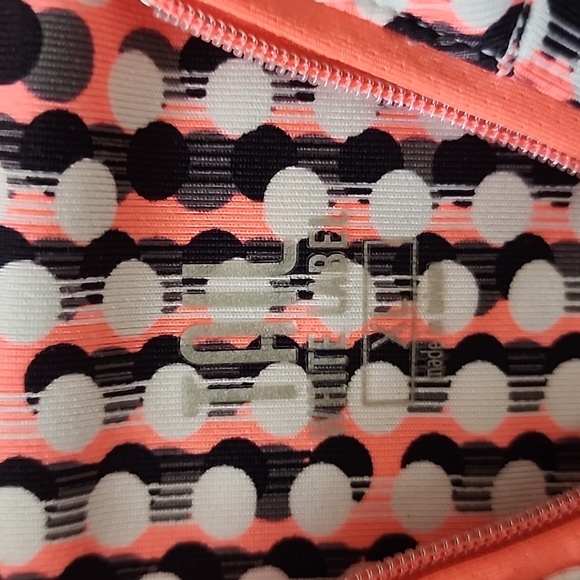 Tail White Label Top - Picture 2 of 5